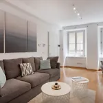 Tra I Versi Di Saba In Centro A *