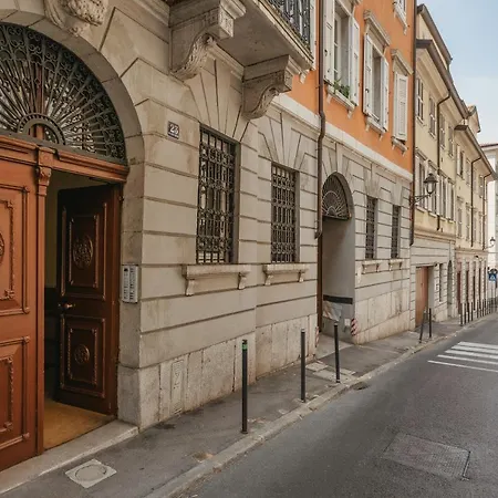 Tra I Versi Di Saba In Centro A ترييستي