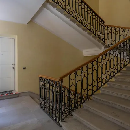 Apartment Tra I Versi Di Saba In Centro A Trieste