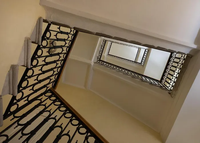 Tra I Versi Di Saba In Centro A Триест