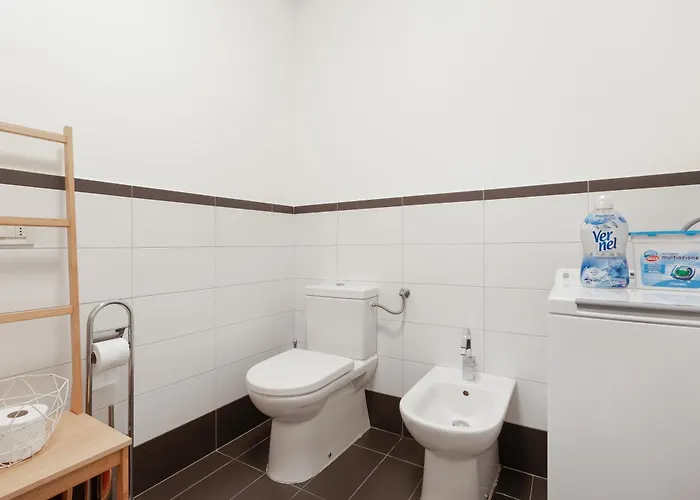 Tra I Versi Di Saba In Centro A * Триест